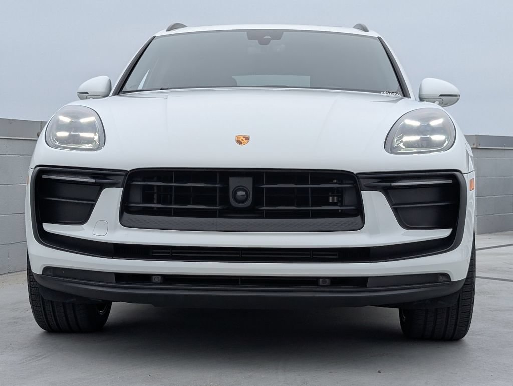 Certified 2024 Porsche Macan AWD/4WD image 8
