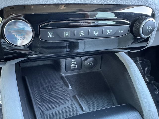 Used 2024 Ford Escape Platinum w/ Class II Trailer Tow Package AWD/4WD image 27