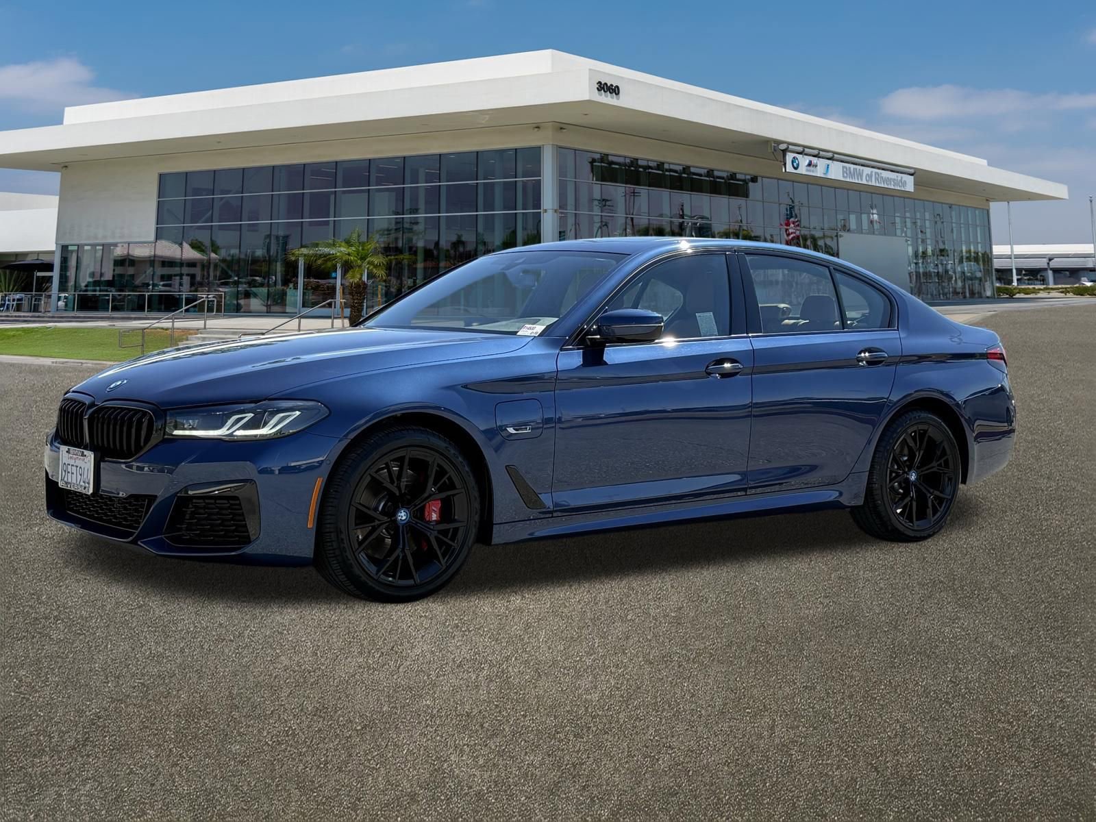 Used 2023 BMW 530e 530e iPerformance w/ M Sport Package image 5