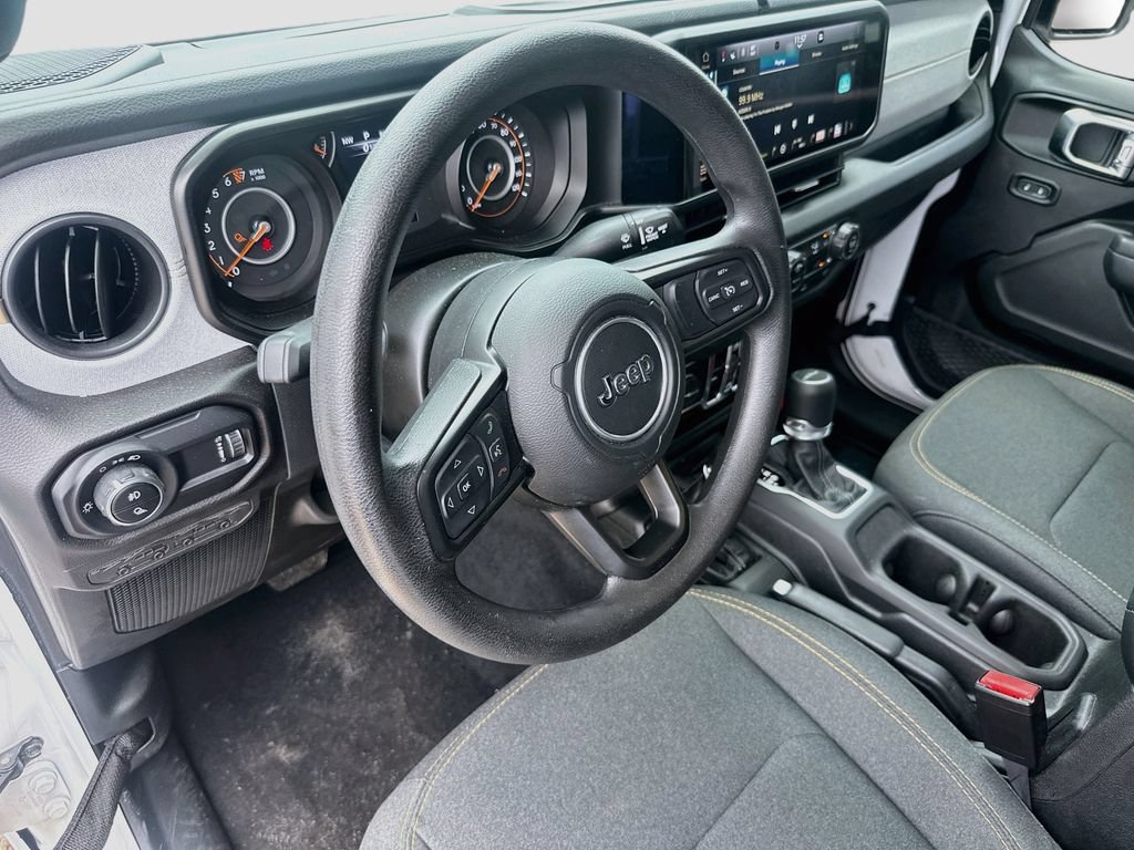 Used 2025 Jeep Gladiator Overland AWD/4WD image 10