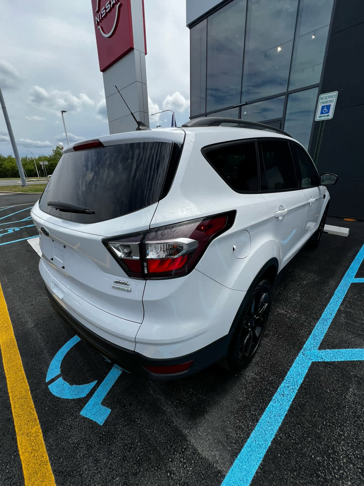 Used 2018 Ford Escape SEL w/ SEL Sport Appearance Package FWD image 4