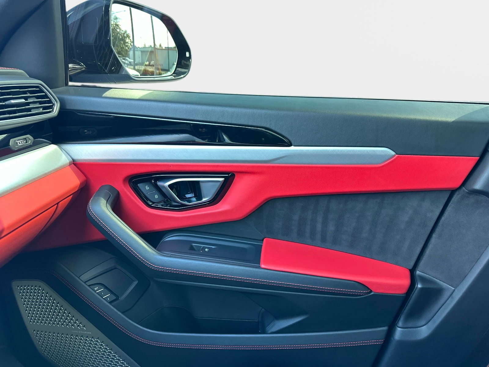 Used 2022 Lamborghini Urus image 26