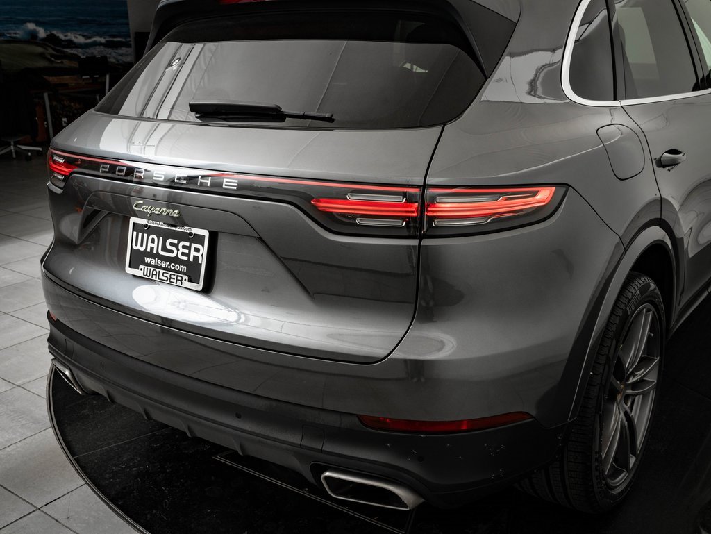 Certified 2022 Porsche Cayenne E-Hybrid w/ Premium Package image 23