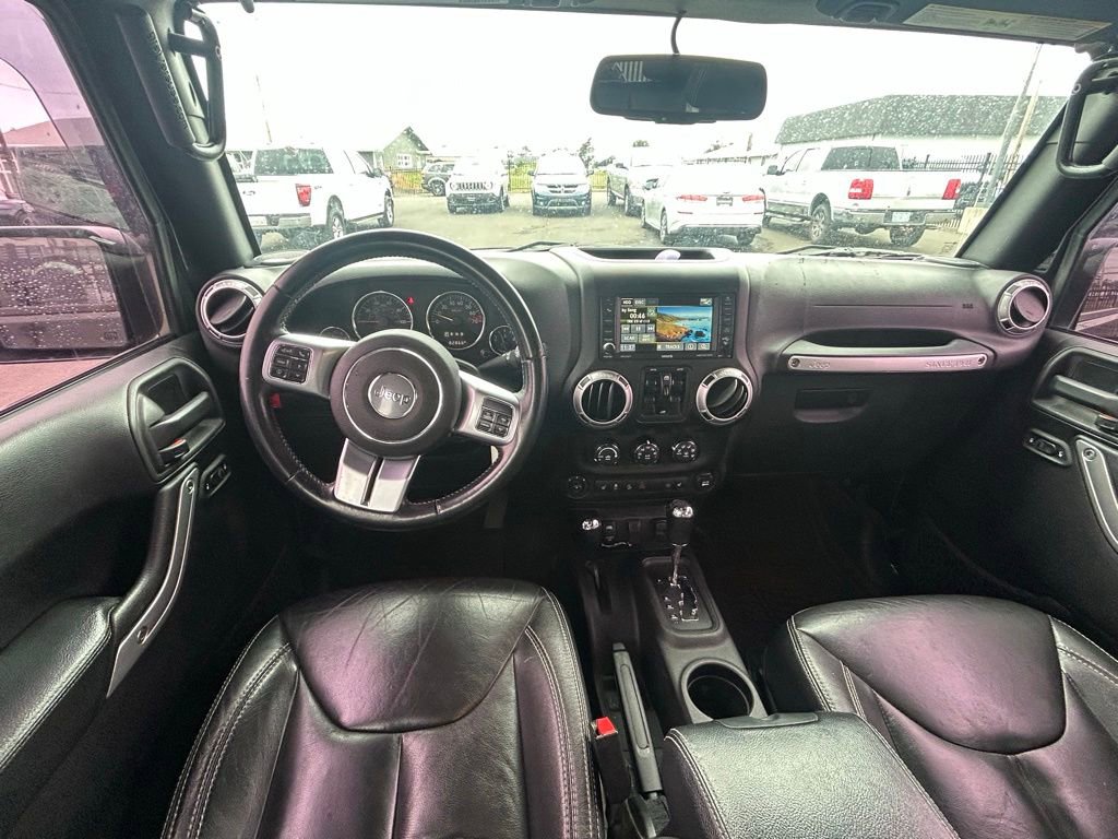 Used 2015 Jeep Wrangler Unlimited Rubicon AWD/4WD image 14