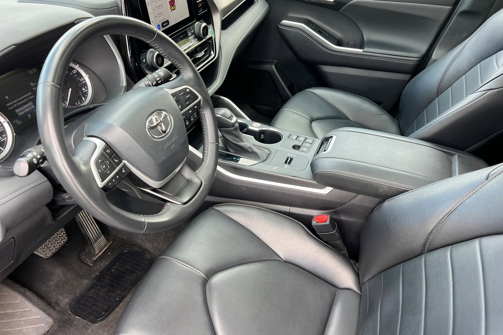 Used 2024 Toyota Highlander XLE image 10