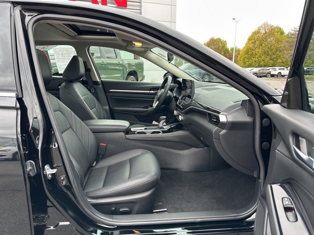 Used 2024 Nissan Altima 2.5 SR w/ SR Premium Package image 16