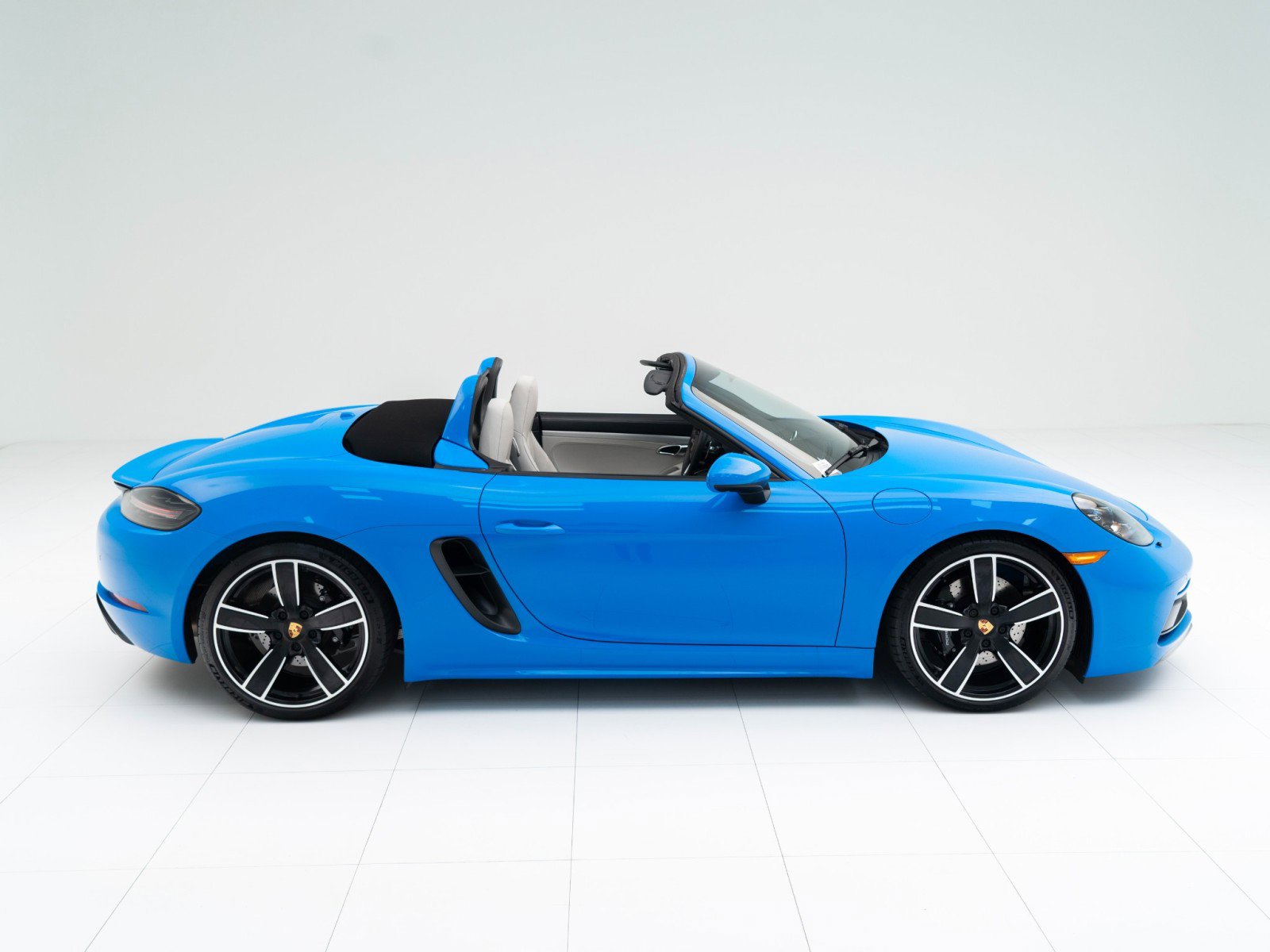 Certified 2025 Porsche 718 Boxster GTS image 8