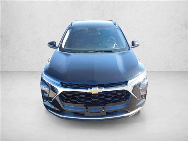 Used 2025 Chevrolet Trax LT FWD image 3