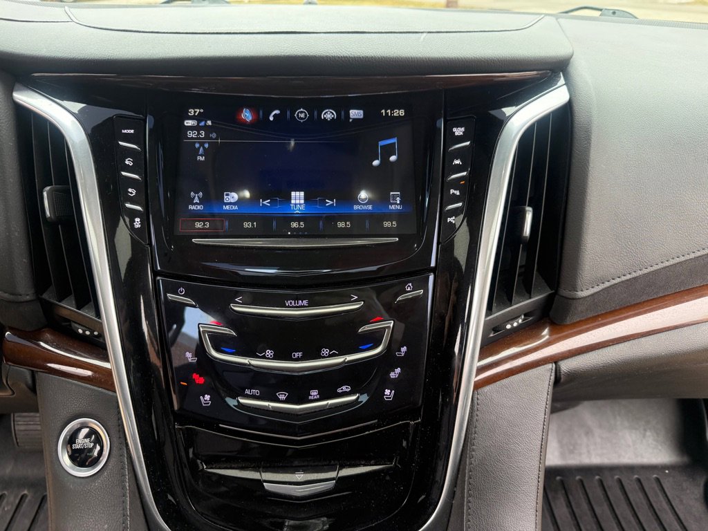 Used 2020 Cadillac Escalade Luxury w/ Escalade Sport Edition image 19