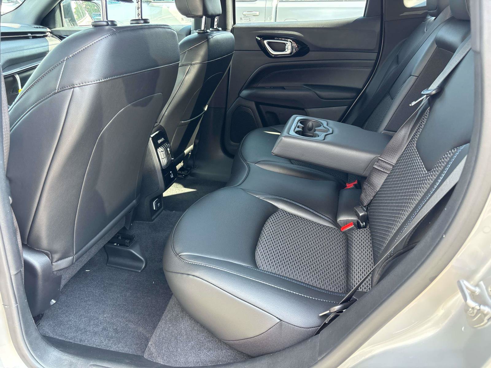 New 2026 Jeep Compass Latitude AWD/4WD image 6