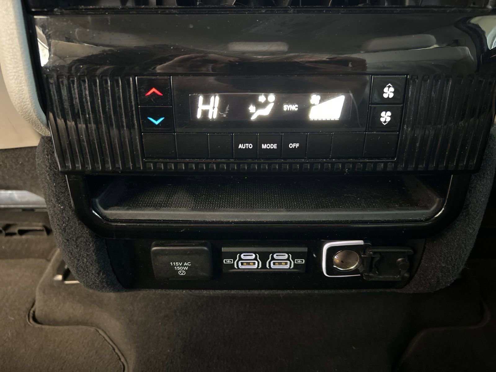 Used 2024 Jeep Wagoneer L Series II w/ Flexible Seating Group image 16