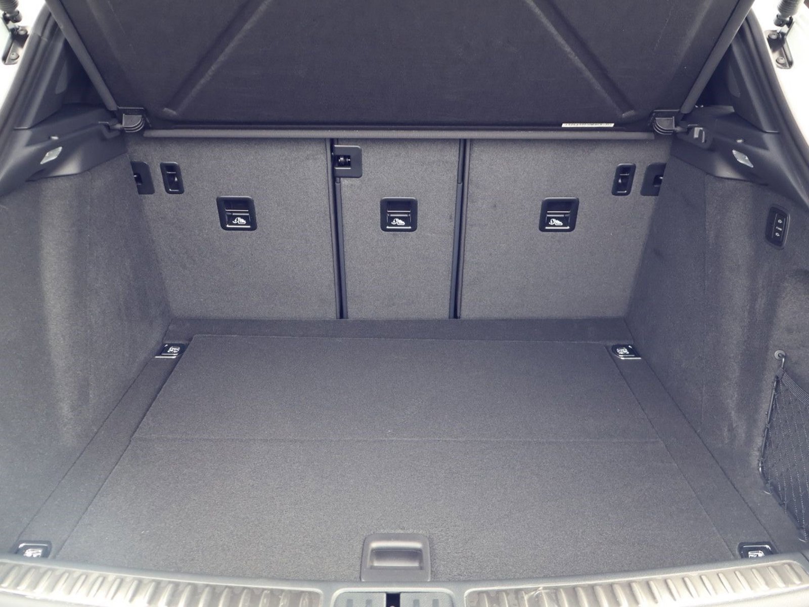 New 2026 Porsche Macan Turbo image 22