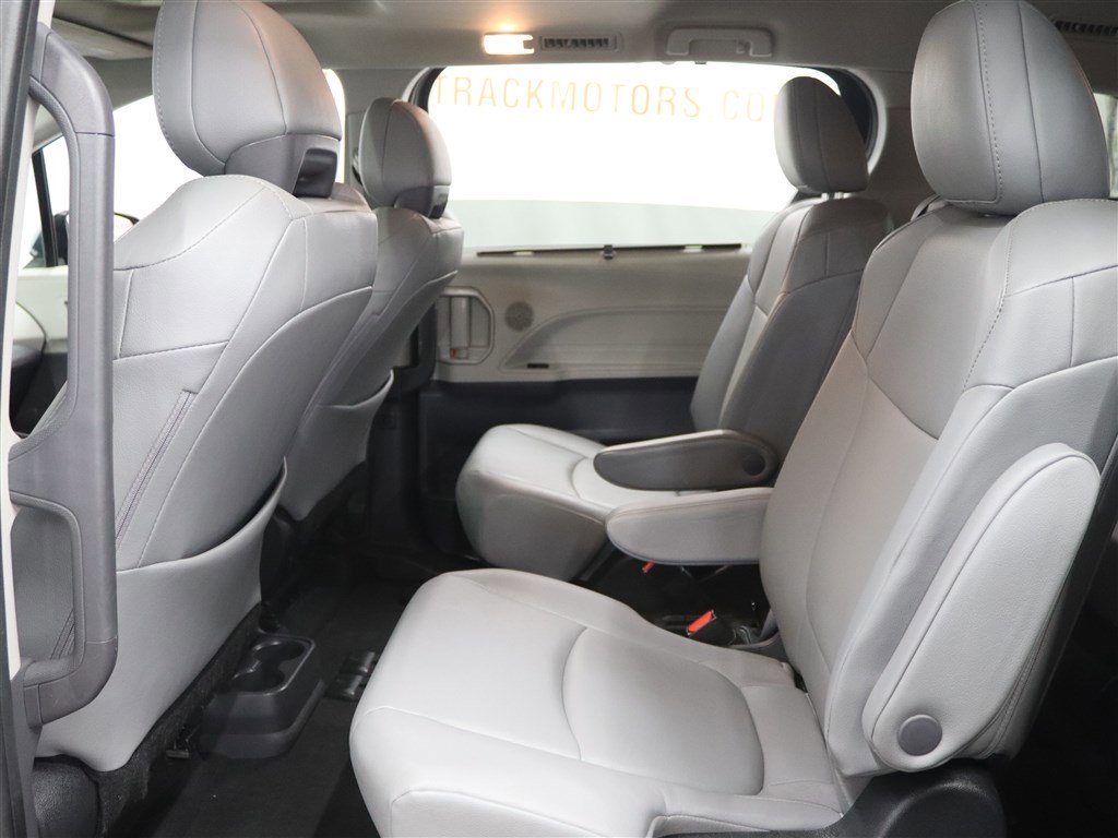 Used 2023 Toyota Sienna XLE image 13