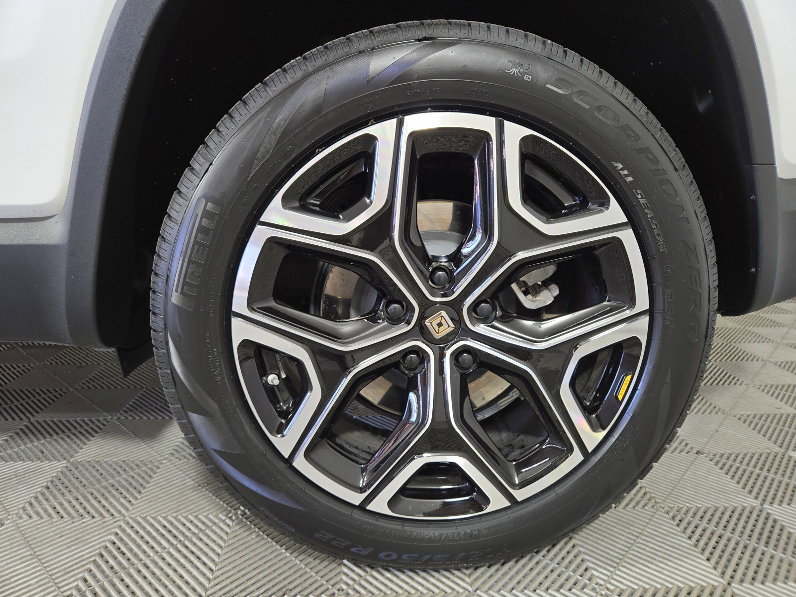 Used 2024 Rivian R1S Adventure AWD/4WD image 10