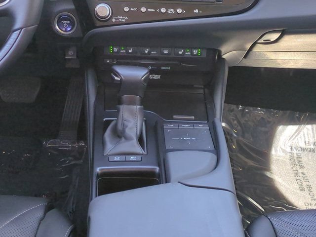 Certified 2022 Lexus ES 300h w/ Luxury Package FWD image 18