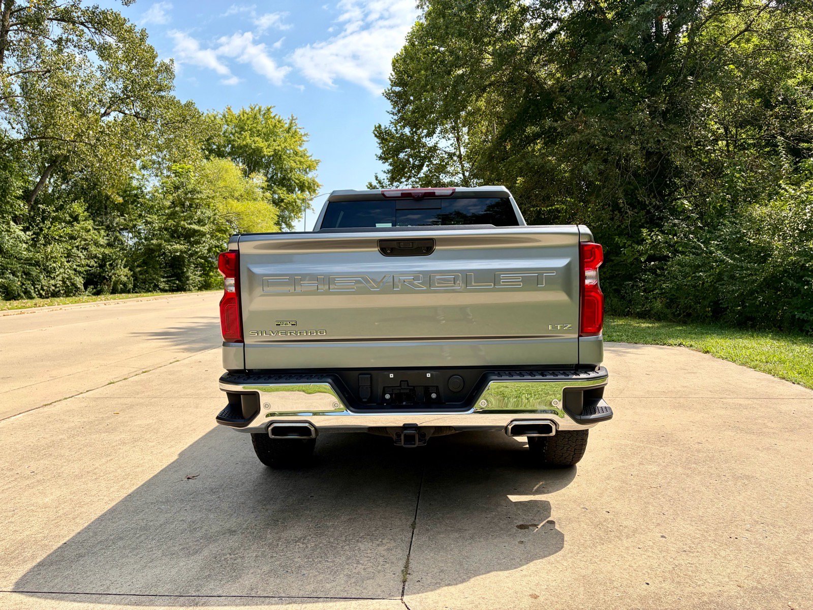 Used 2023 Chevrolet Silverado 1500 LTZ w/ LTZ Premium Package AWD/4WD image 11