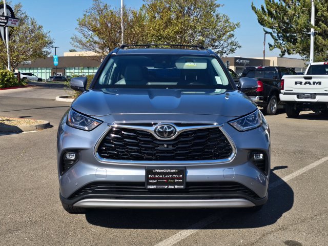Used 2021 Toyota Highlander Platinum AWD/4WD image 2