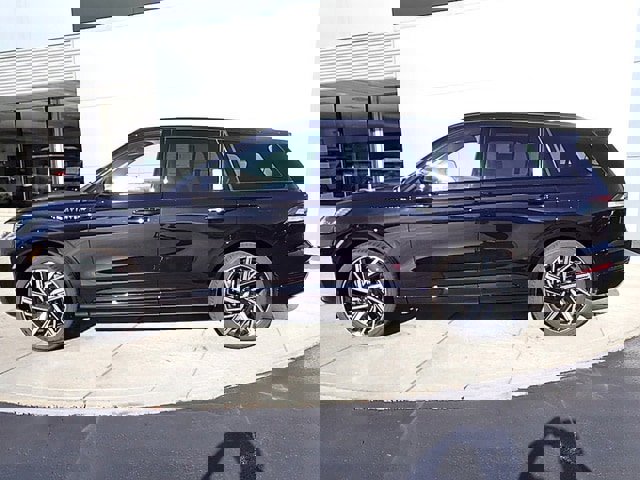 New 2025 Lincoln Aviator Black Label w/ Jet Appearance Package image 2