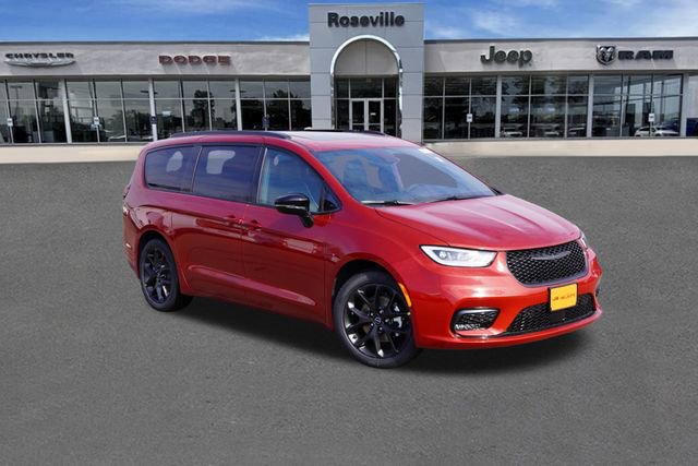 New 2026 Chrysler Pacifica Limited w/ S Appearance Package image 1