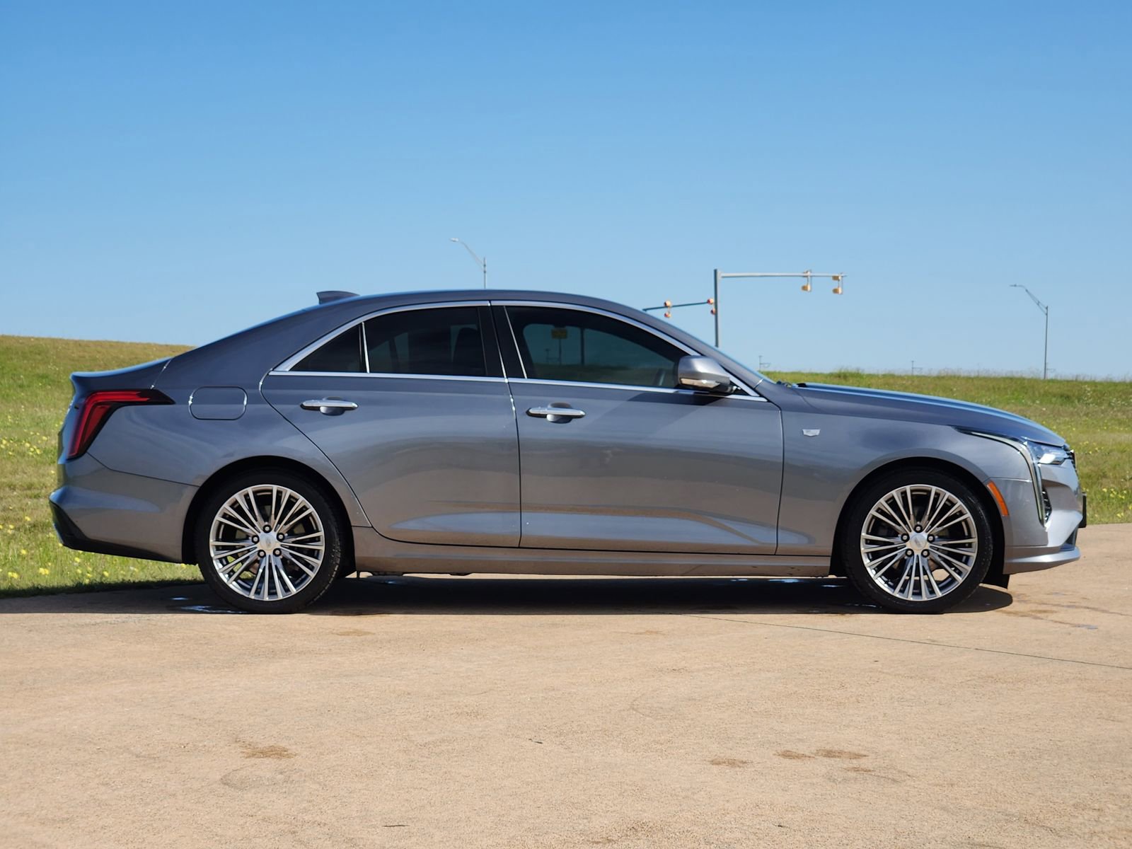 Used 2021 Cadillac CT4 Premium Luxury RWD image 7