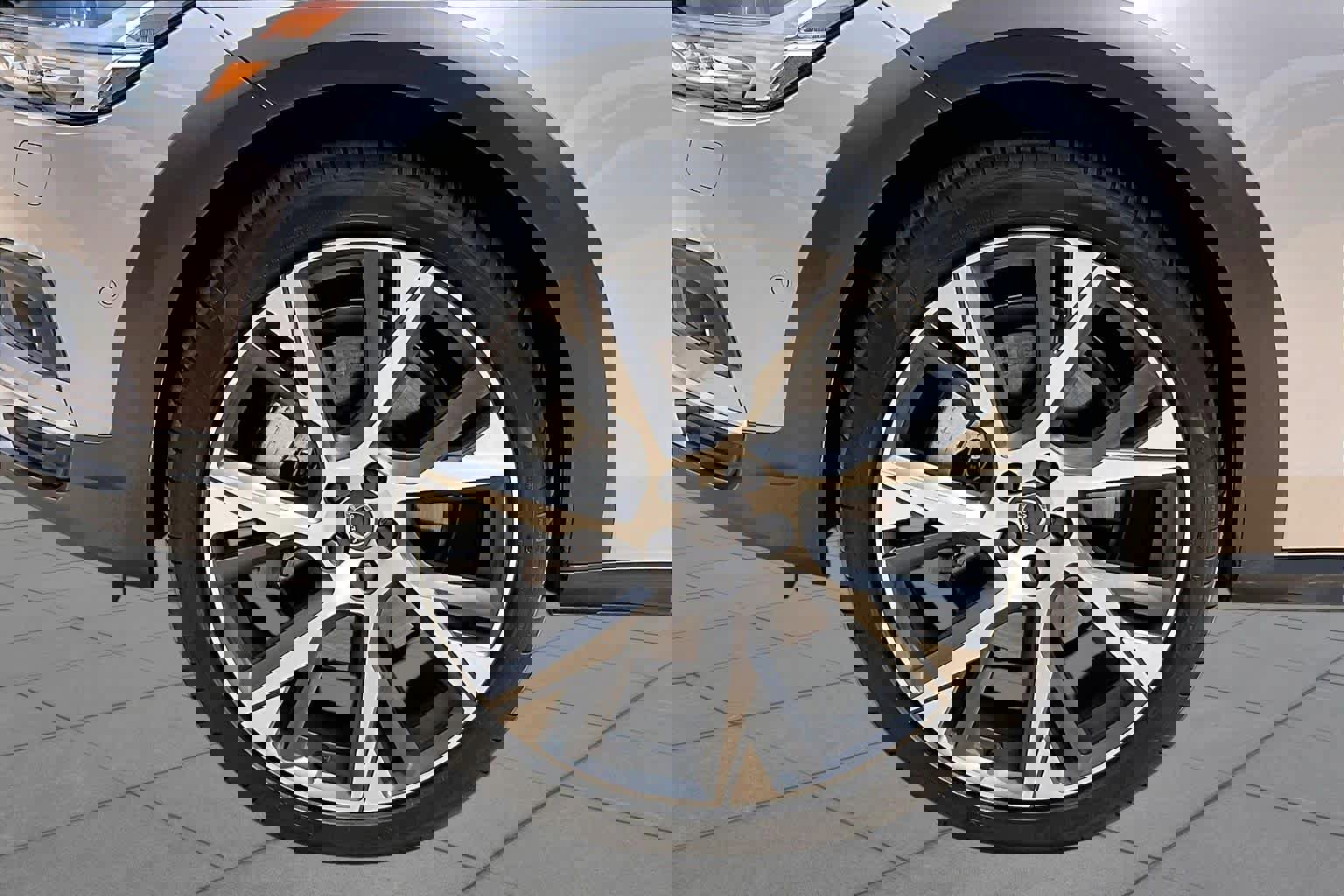 Used 2025 Volvo V90 B6 Cross Country Ultra w/ Protection Package Premier image 11