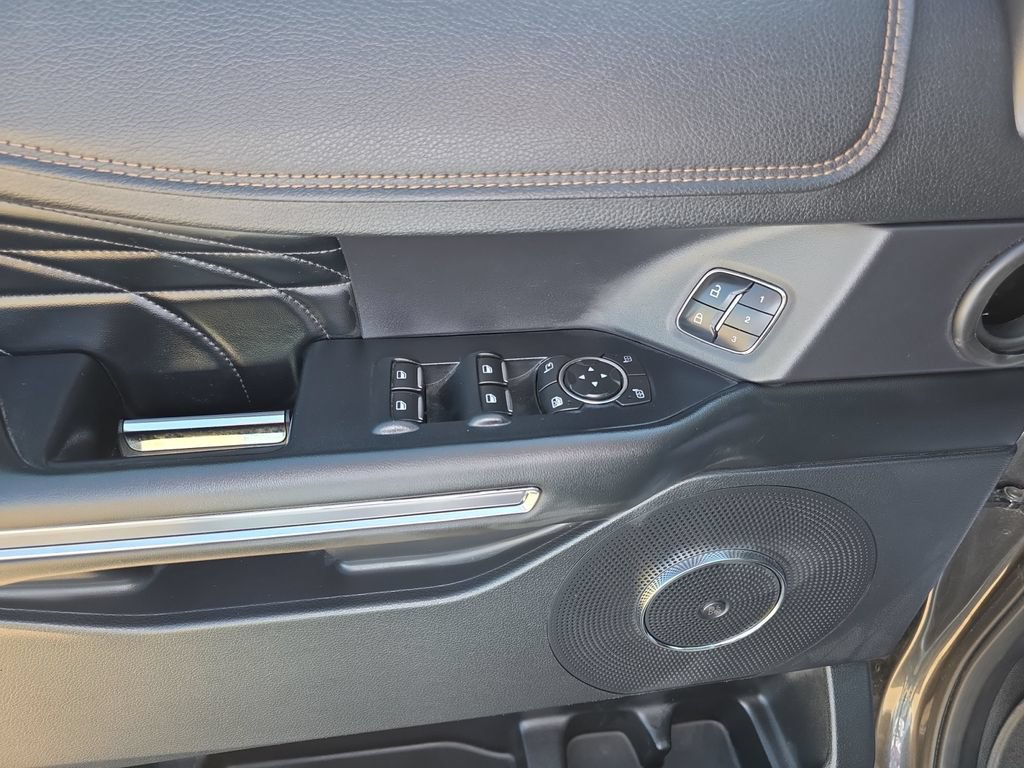 Used 2018 Ford Expedition Platinum AWD/4WD image 11