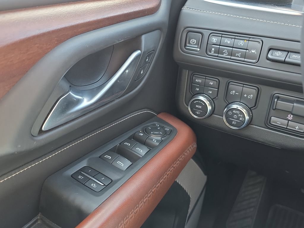 Used 2023 GMC Yukon Denali Ultimate image 11