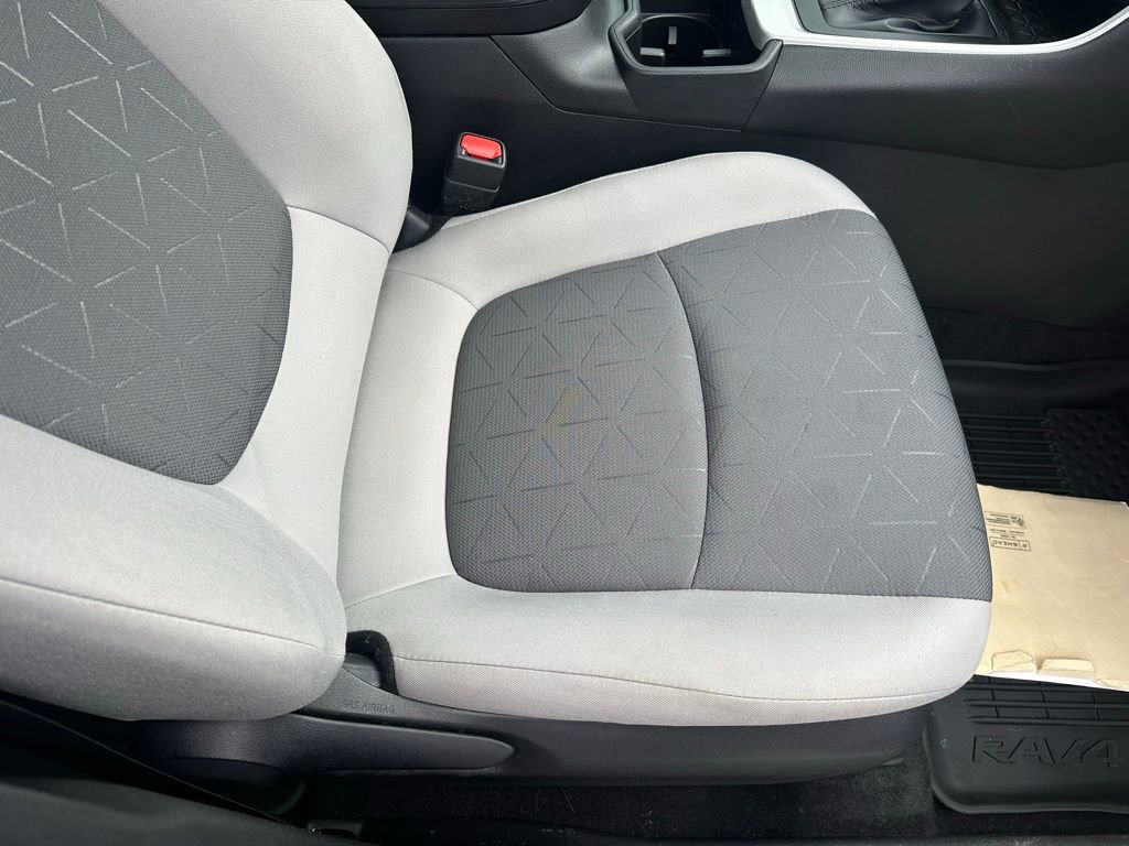 Used 2022 Toyota RAV4 XLE w/ Convenience Package image 18