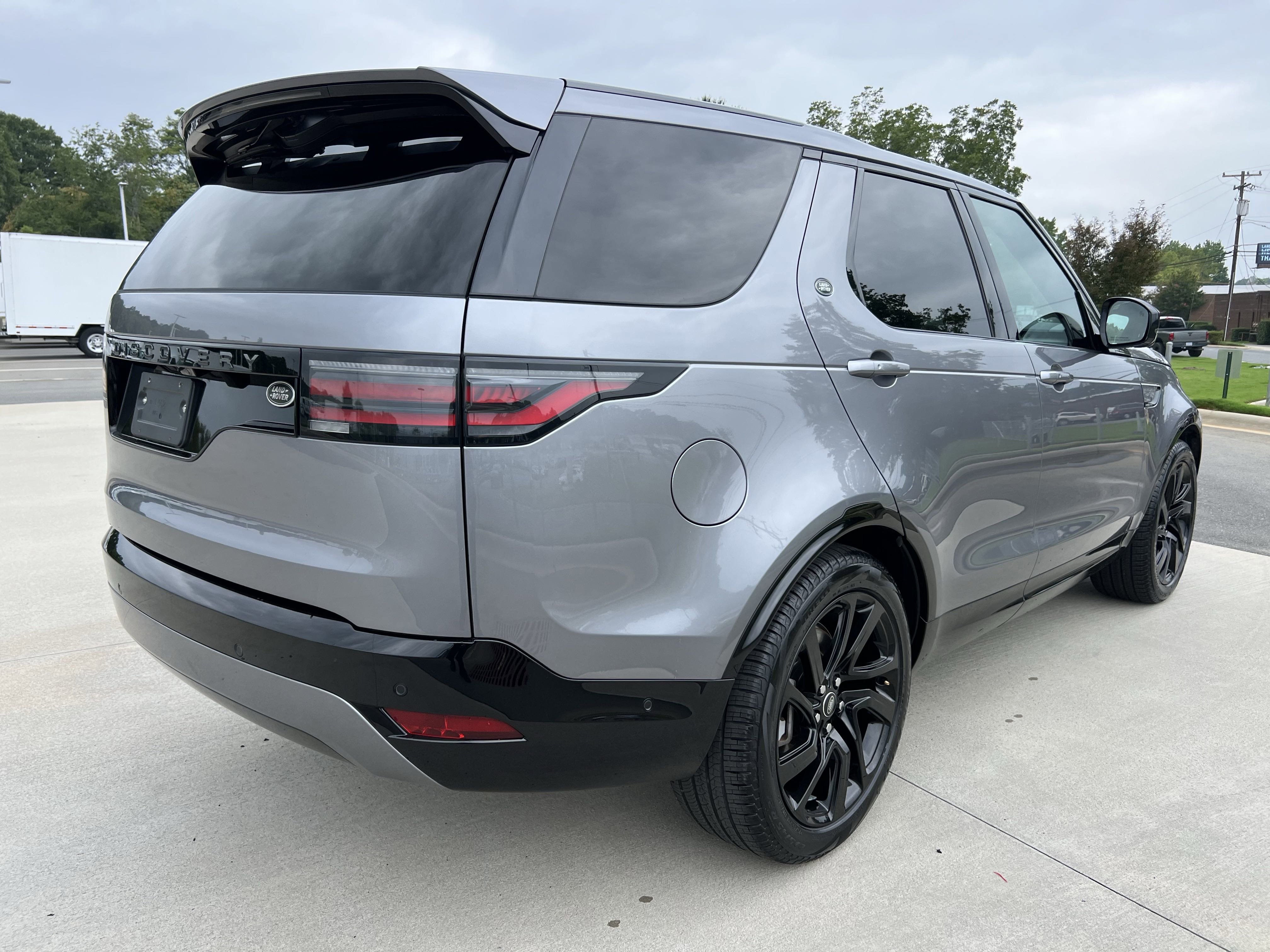 Certified 2023 Land Rover Discovery S R-Dynamic image 6