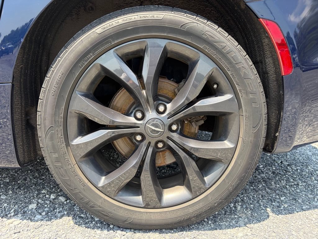 Used 2018 Chrysler Pacifica Touring-L Plus w/ Advanced Safetytec Group FWD image 7
