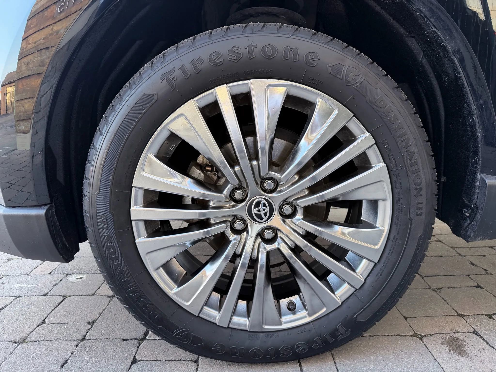 Used 2023 Toyota Venza XLE AWD/4WD image 31