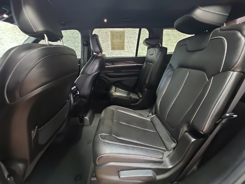 Used 2024 Jeep Grand Cherokee L Limited AWD/4WD image 14