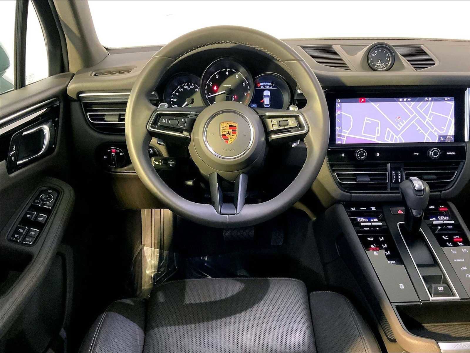 Used 2023 Porsche Macan image 13