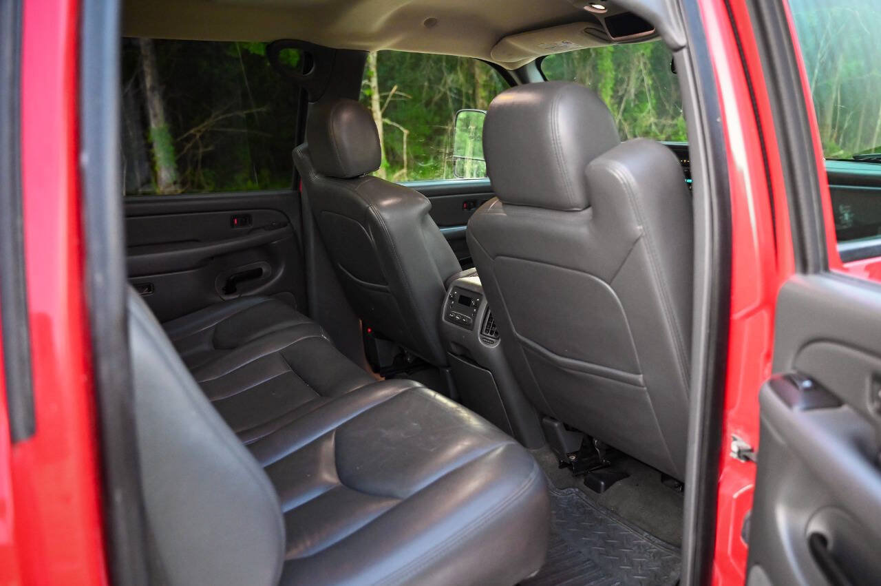 Used 2006 GMC Sierra 2500 SLT w/ Heavy-Duty Power Package AWD/4WD image 70