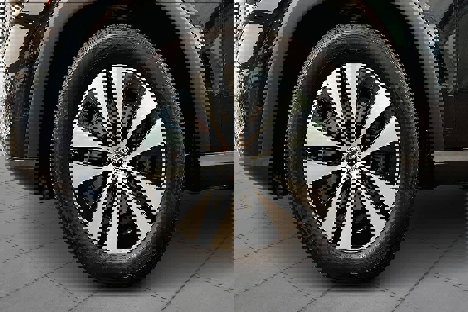 Used 2025 Mercedes-Benz GLE 350 4MATIC image 13