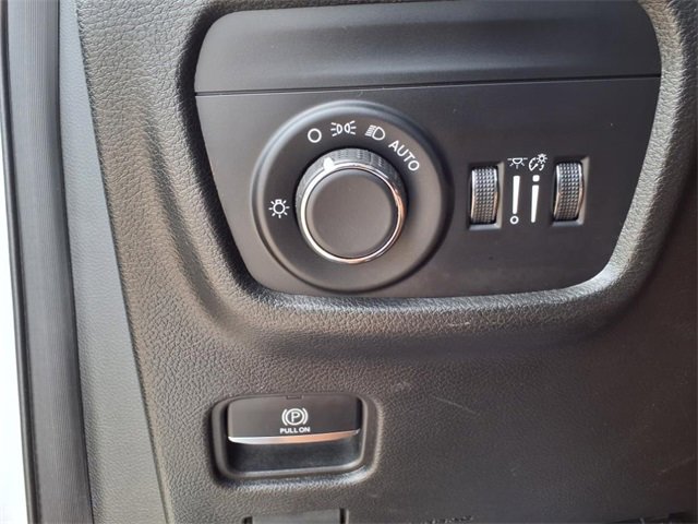 Used 2023 Jeep Grand Cherokee L Laredo image 9