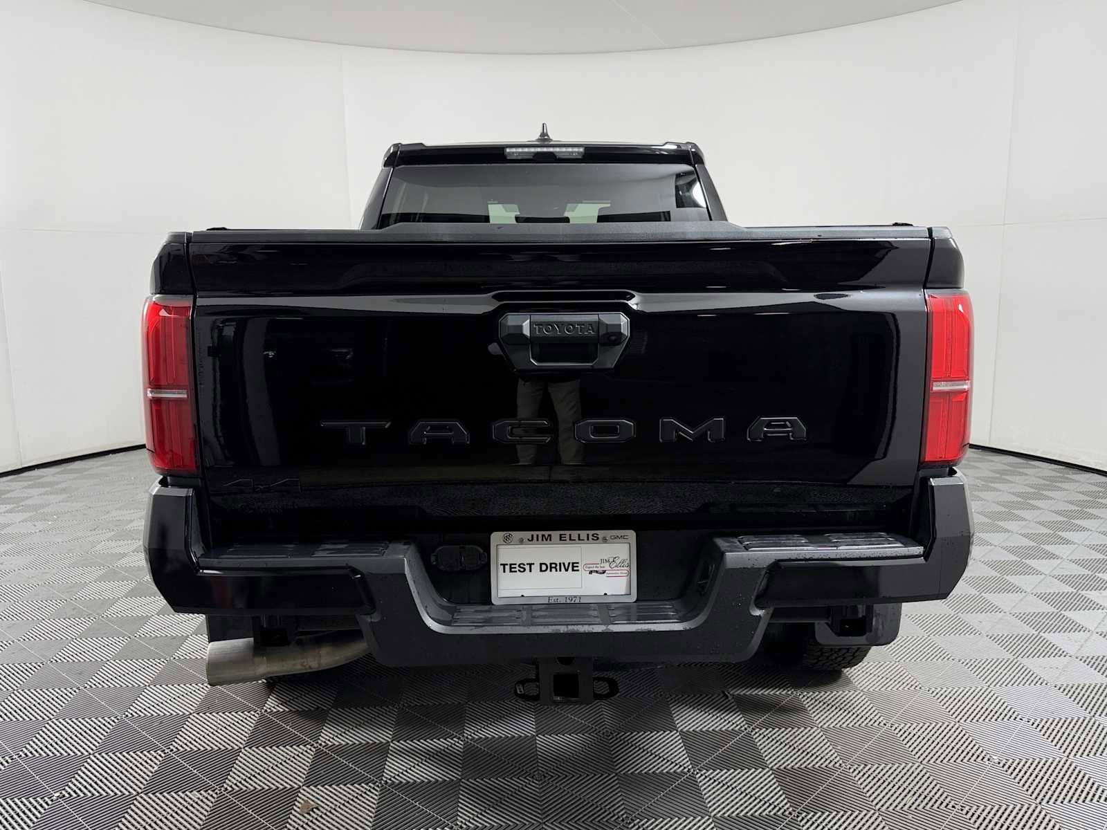 Used 2025 Toyota Tacoma TRD Off-Road AWD/4WD image 5