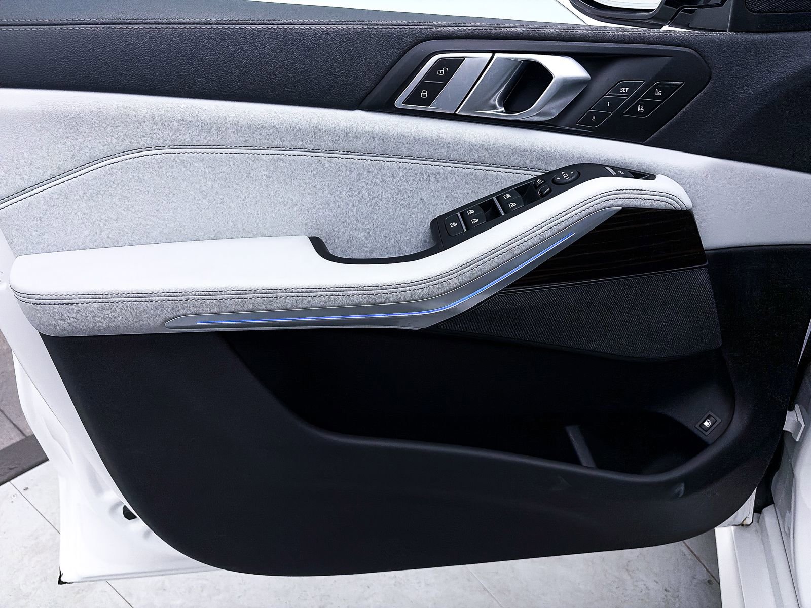 Used 2023 BMW X5 xDrive45e w/ Executive Package image 19