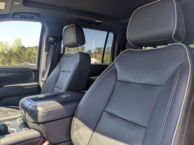 Used 2022 GMC Yukon XL SLT w/ SLT Premium Package image 14