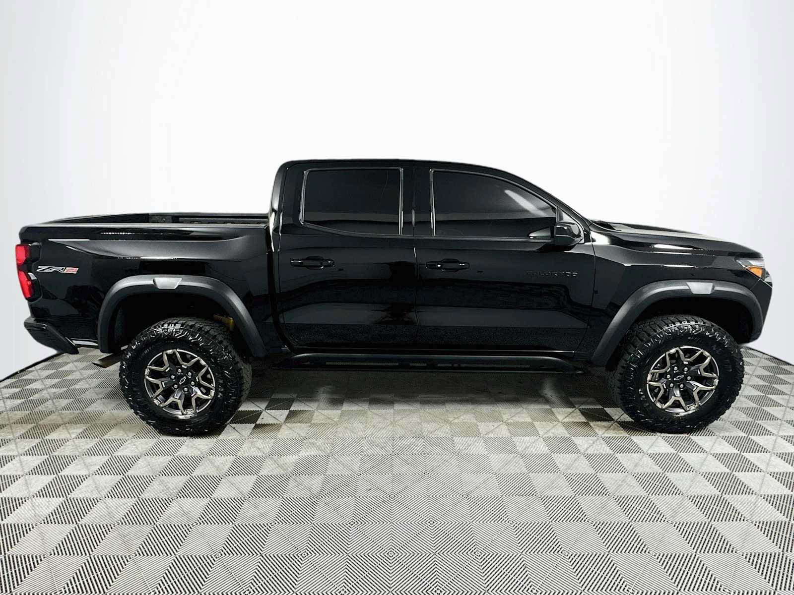 Used 2024 Chevrolet Colorado ZR2 AWD/4WD image 8