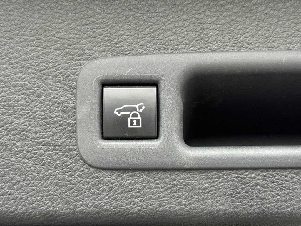 Certified 2025 Toyota Sienna XSE w/ XSE Premium Package AWD/4WD image 19