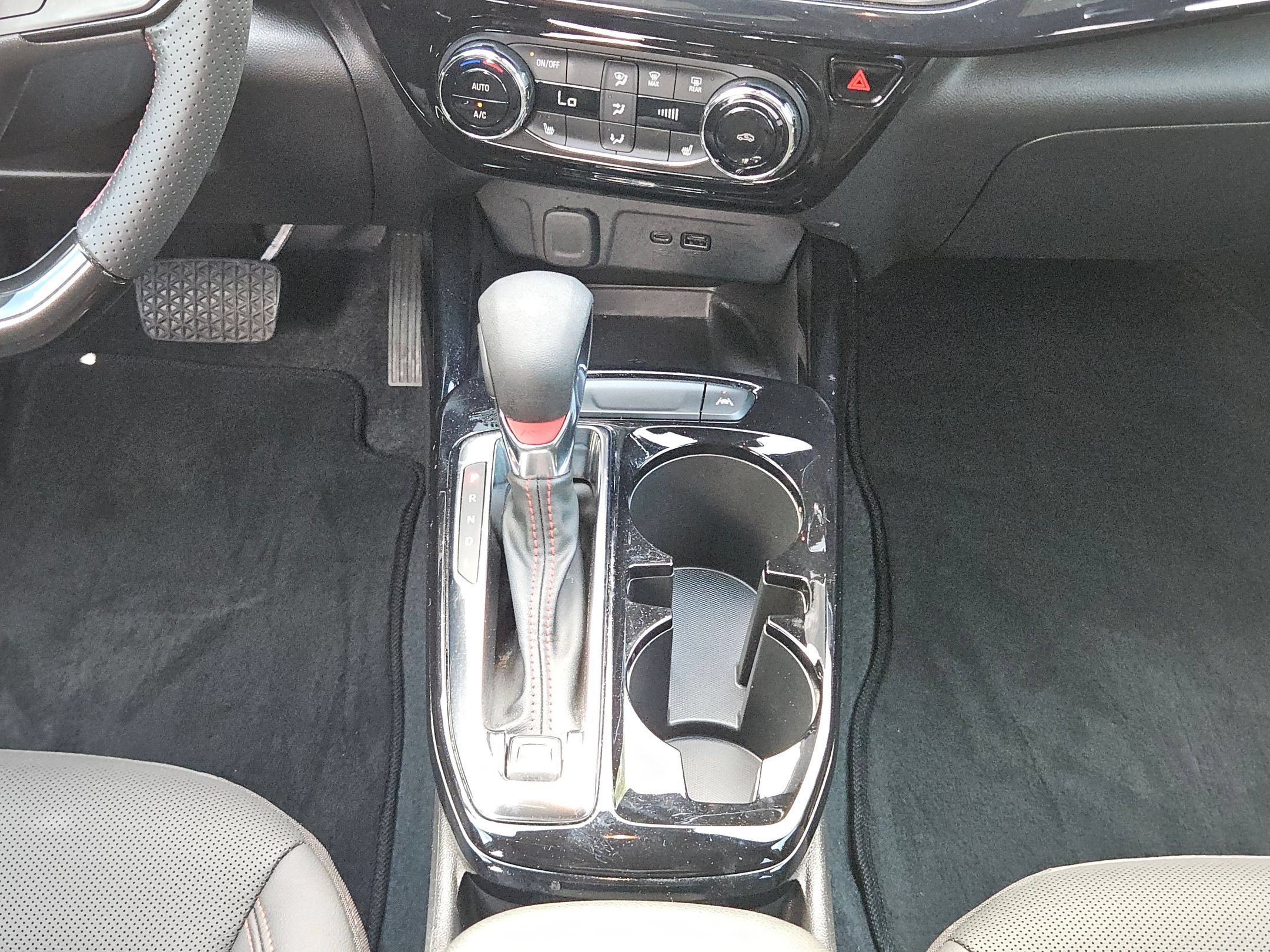 Used 2024 Chevrolet Trax RS w/ Sunroof Package FWD image 19