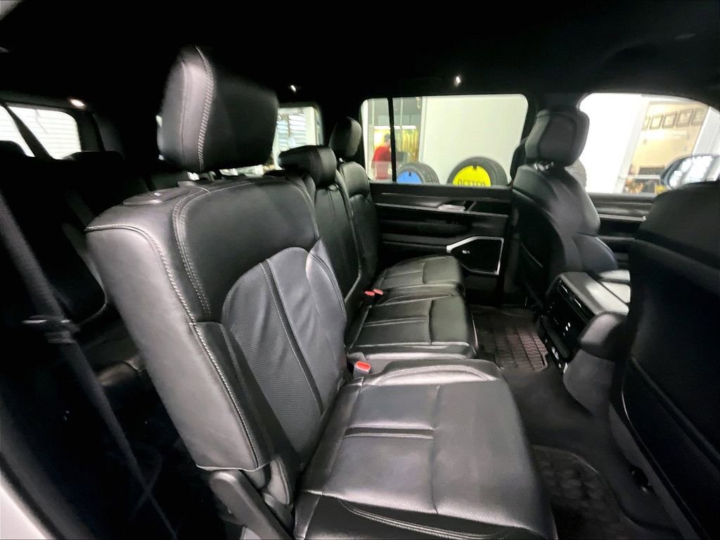 Used 2024 Jeep Wagoneer L Series III w/ Flexible Seating Group image 16