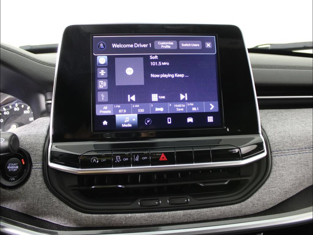 New 2025 Jeep Compass Latitude AWD/4WD image 21
