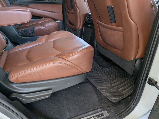 Used 2016 Cadillac Escalade Luxury AWD/4WD image 18