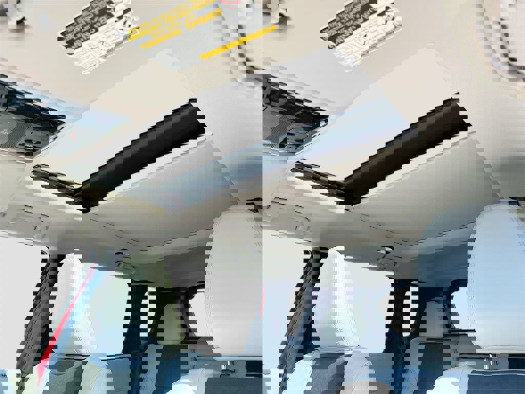 New 2025 Mitsubishi Outlander SE image 22