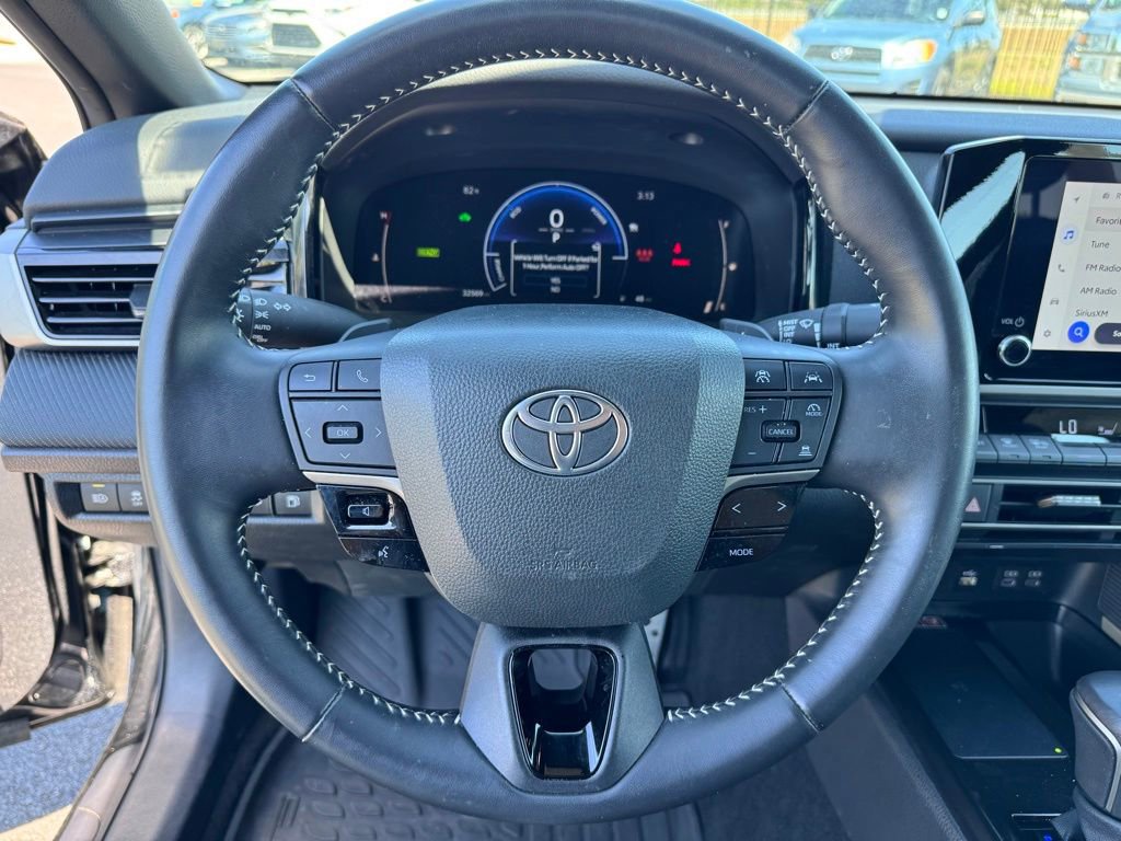 Used 2025 Toyota Camry SE w/ Convenience Package FWD image 15