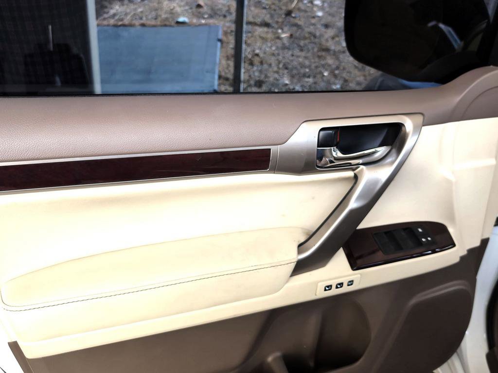 Used 2015 Lexus GX 460 w/ Premium Package AWD/4WD image 22