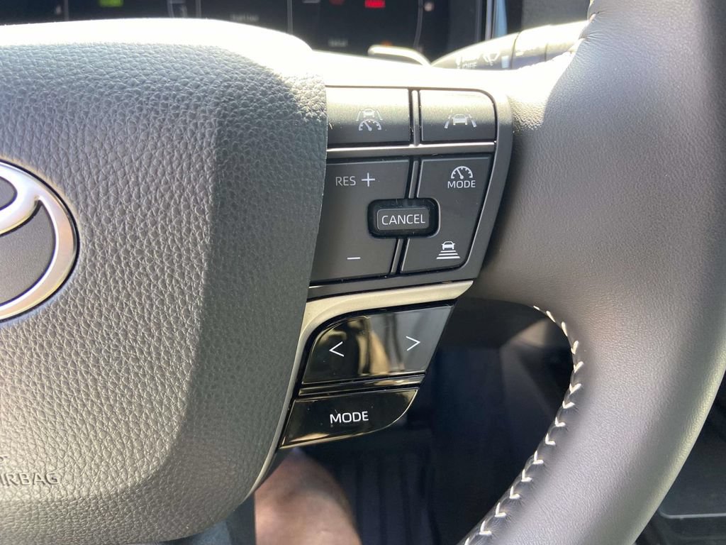 Used 2025 Toyota Camry SE FWD image 32