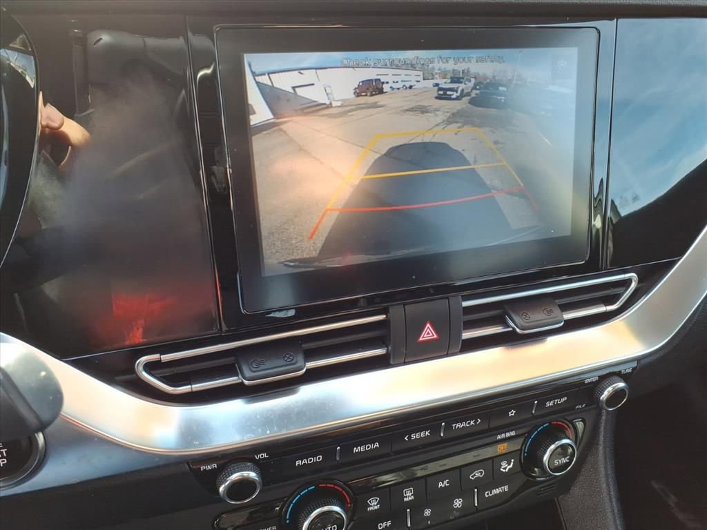 Used 2022 Kia Niro EX image 26